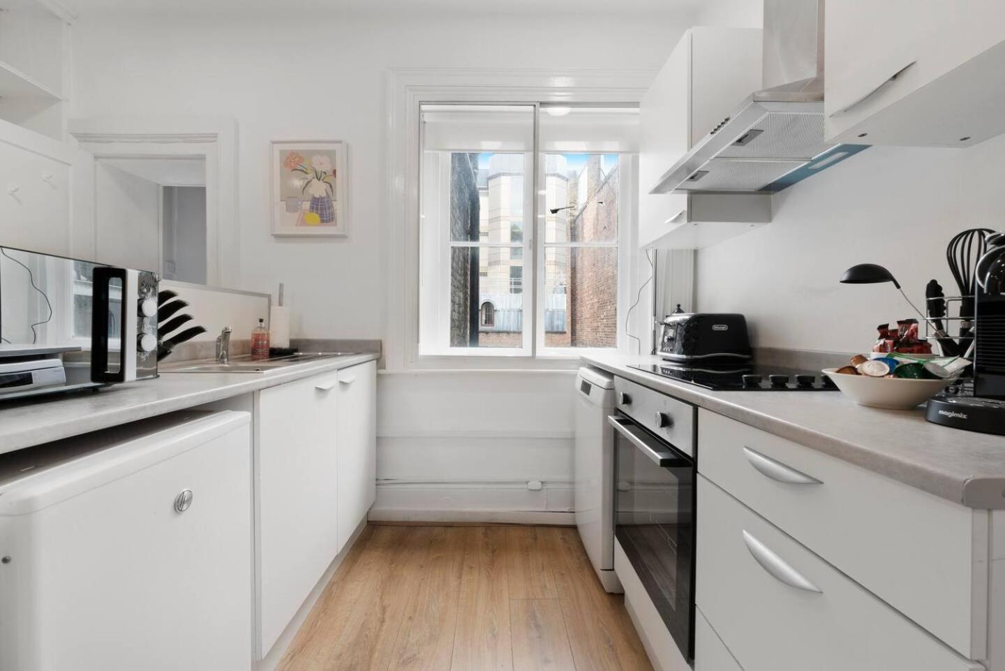 2 Bed Piccadilly Apartment 3 런던 외부 사진