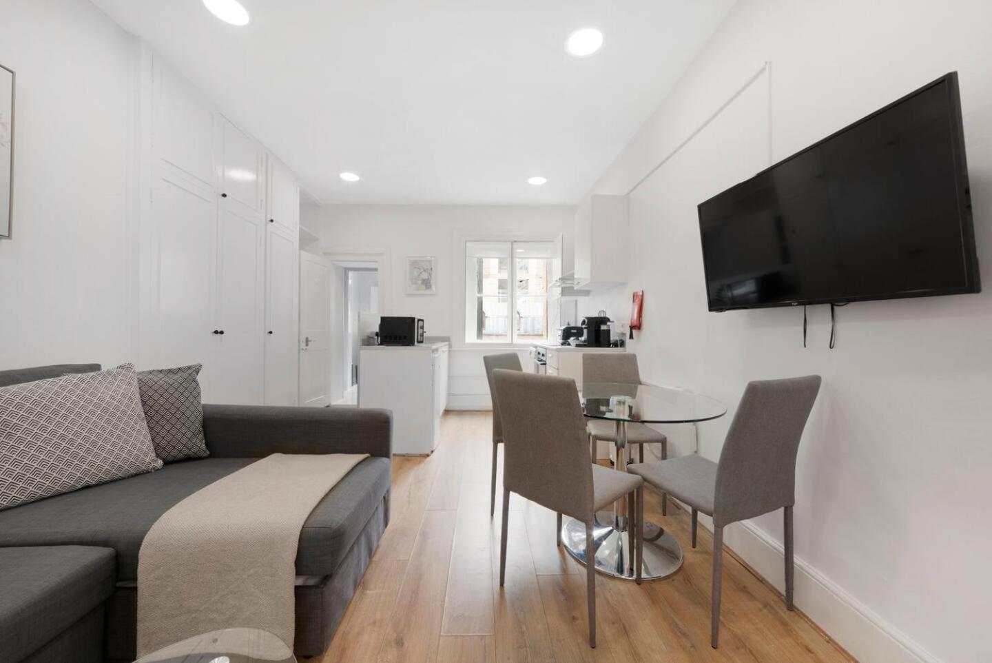 2 Bed Piccadilly Apartment 3 런던 외부 사진